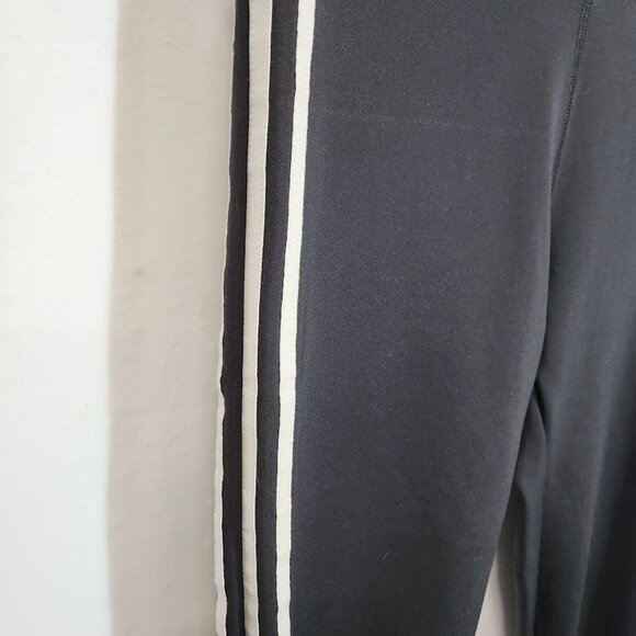 Adidas Women's 3/4‎ Length Leggings in Black - Size Medium - Picture 3 of 7